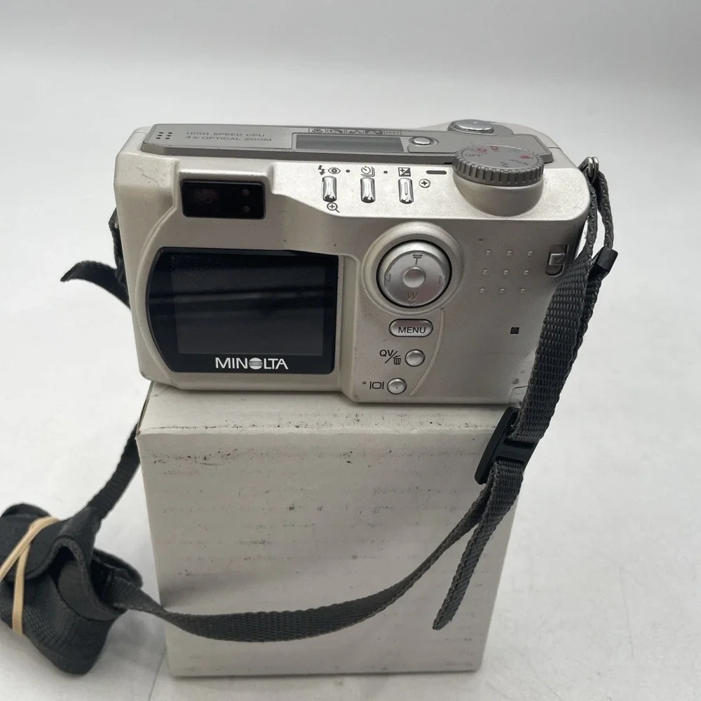 Minolta DIMAGE S404 4.0 MP Digital Camera 4X Zoom+Batteries+Memory Card